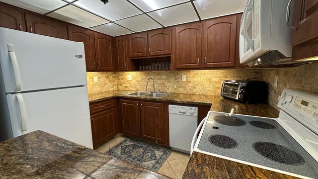 3300 W Rolling Hills Circle 708, Davie, FL 33328