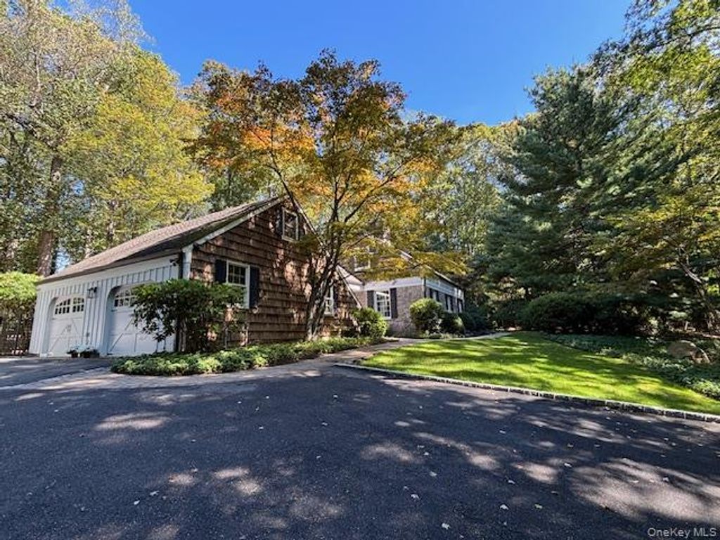 32 Hitherbrook Road, Saint James, NY 11780