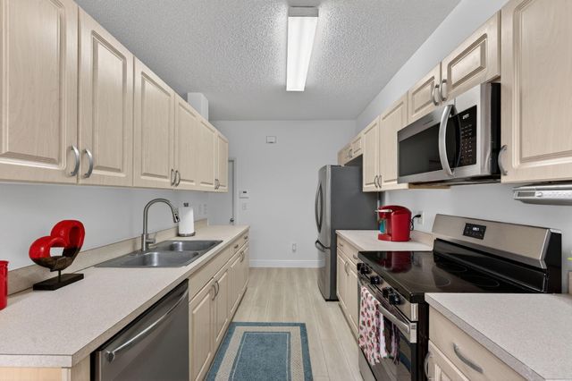 5927 NW 47th Way, Coconut Creek, FL 33073