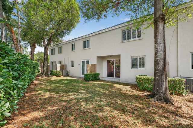 5927 NW 47th Way, Coconut Creek, FL 33073