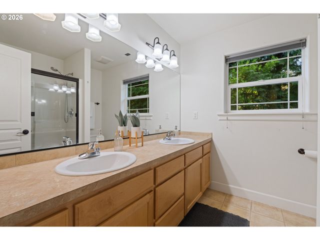 547 Sw ROCK CREEK Dr, Stevenson, WA 98648
