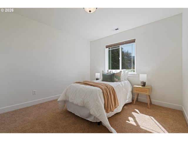 547 Sw ROCK CREEK Dr, Stevenson, WA 98648
