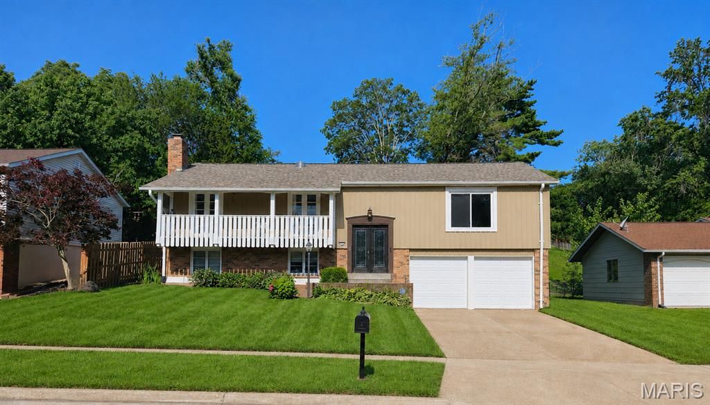 1431 Summerhaven Drive, St Louis, MO 63146