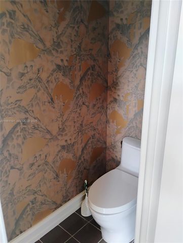 612 NE 27th Ave, Hallandale Beach, FL 33009