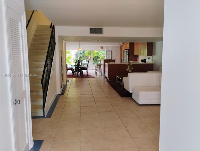 612 NE 27th Ave, Hallandale Beach, FL 33009