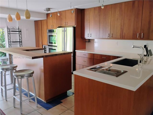 612 NE 27th Ave, Hallandale Beach, FL 33009