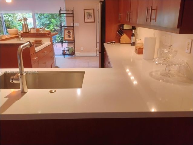 612 NE 27th Ave, Hallandale Beach, FL 33009