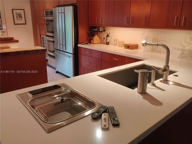 612 NE 27th Ave, Hallandale Beach, FL 33009