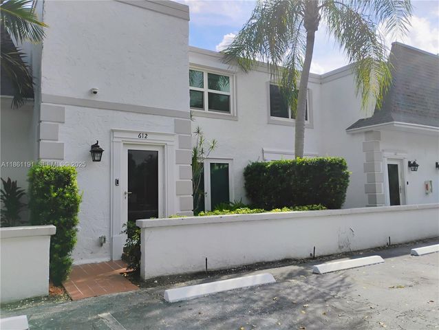612 NE 27th Ave, Hallandale Beach, FL 33009