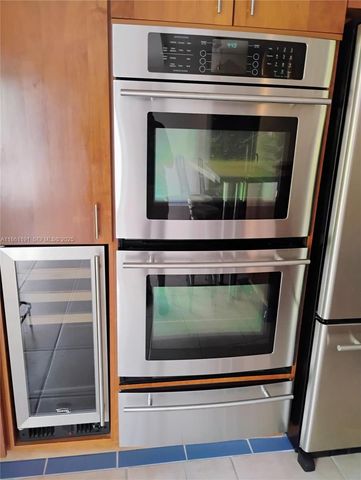 612 NE 27th Ave, Hallandale Beach, FL 33009