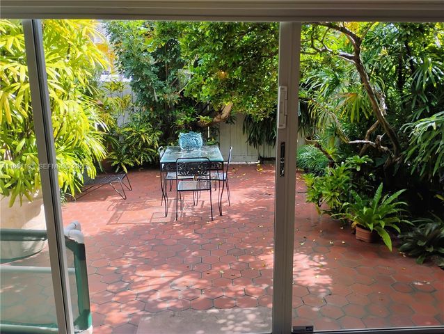 612 NE 27th Ave, Hallandale Beach, FL 33009