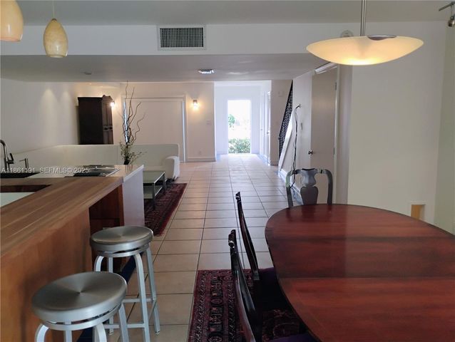 612 NE 27th Ave, Hallandale Beach, FL 33009