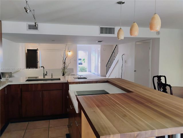 612 NE 27th Ave, Hallandale Beach, FL 33009