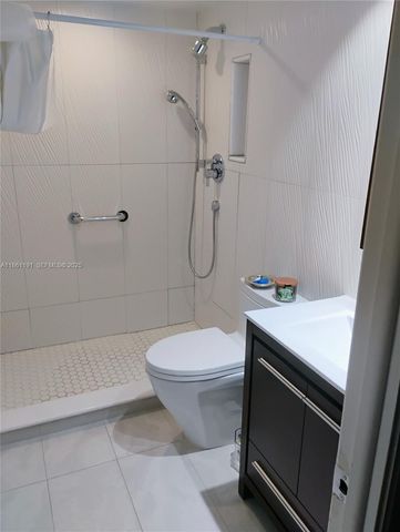 612 NE 27th Ave, Hallandale Beach, FL 33009