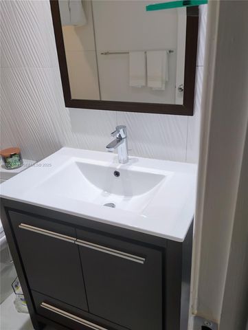 612 NE 27th Ave, Hallandale Beach, FL 33009