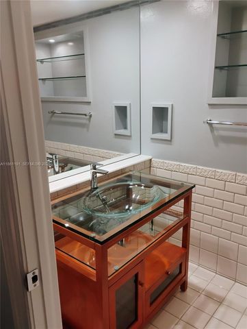 612 NE 27th Ave, Hallandale Beach, FL 33009