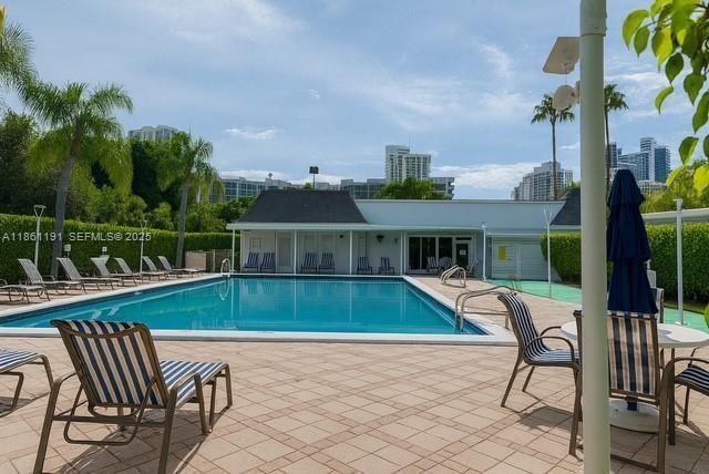 612 NE 27th Ave, Hallandale Beach, FL 33009