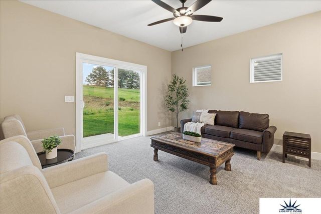 7809 N 94th Circle, Omaha, NE 68122