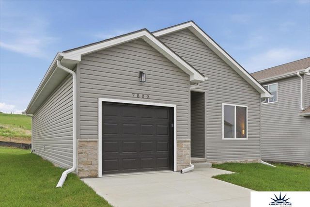 7809 N 94th Circle, Omaha, NE 68122