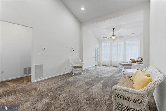 54 HEALS FARM RD, Burlington, NJ 08016