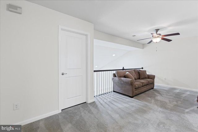 54 HEALS FARM RD, Burlington, NJ 08016