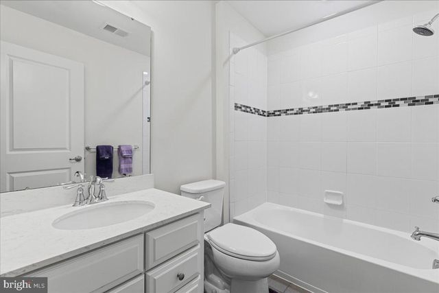 54 HEALS FARM RD, Burlington, NJ 08016