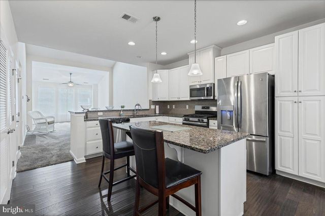 54 HEALS FARM RD, Burlington, NJ 08016