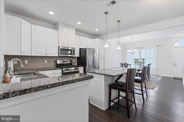 54 HEALS FARM RD, Burlington, NJ 08016