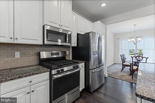 54 HEALS FARM RD, Burlington, NJ 08016