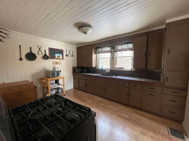 3542 W Division Road, Peru, IN 46970