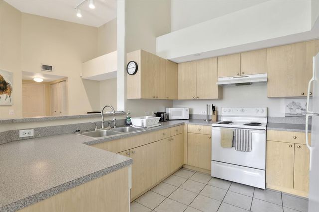 723 Villa Circle 723, Boynton Beach, FL 33435