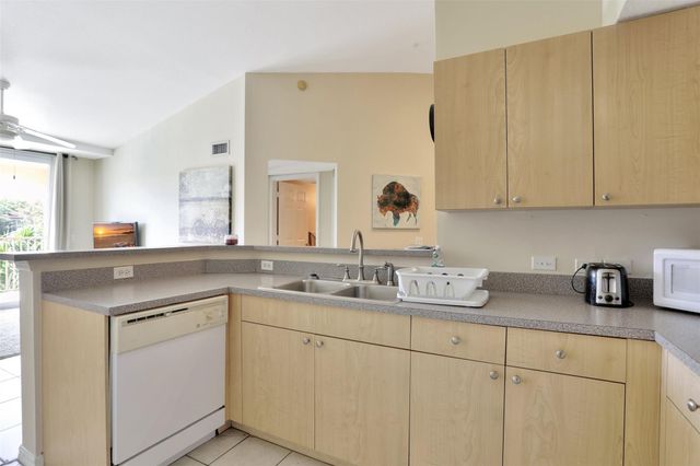 723 Villa Circle 723, Boynton Beach, FL 33435