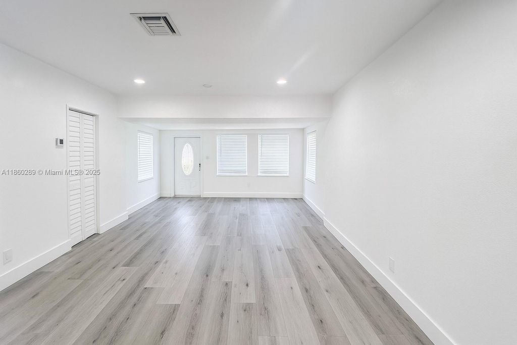 307 SW 15th St, Fort Lauderdale, FL 33315