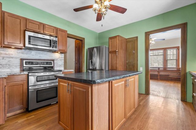 1608 N Grandview BOULEVARD, Waukesha, WI 53188