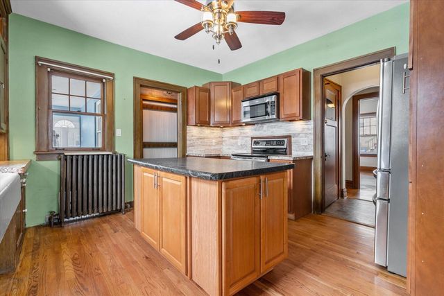 1608 N Grandview BOULEVARD, Waukesha, WI 53188