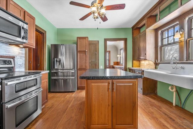 1608 N Grandview BOULEVARD, Waukesha, WI 53188