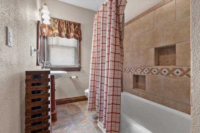 1608 N Grandview BOULEVARD, Waukesha, WI 53188