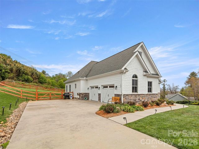 127 Rockbridge Road, Mills River, NC 28759