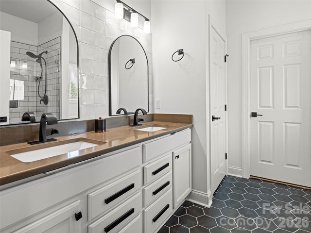 127 Rockbridge Road, Mills River, NC 28759