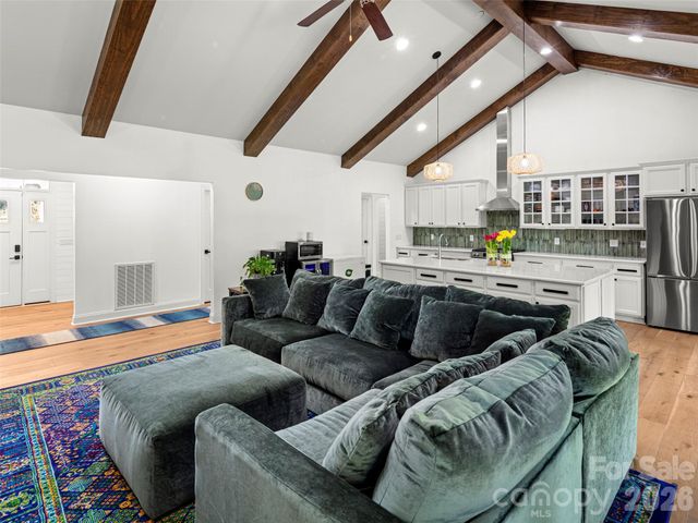 127 Rockbridge Road, Mills River, NC 28759
