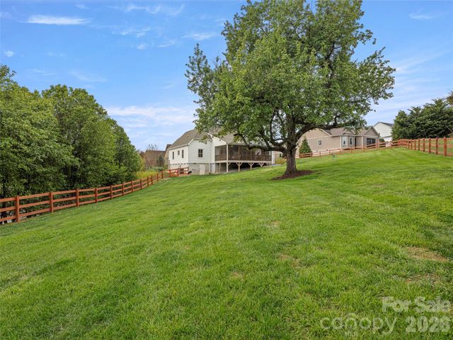 127 Rockbridge Road, Mills River, NC 28759
