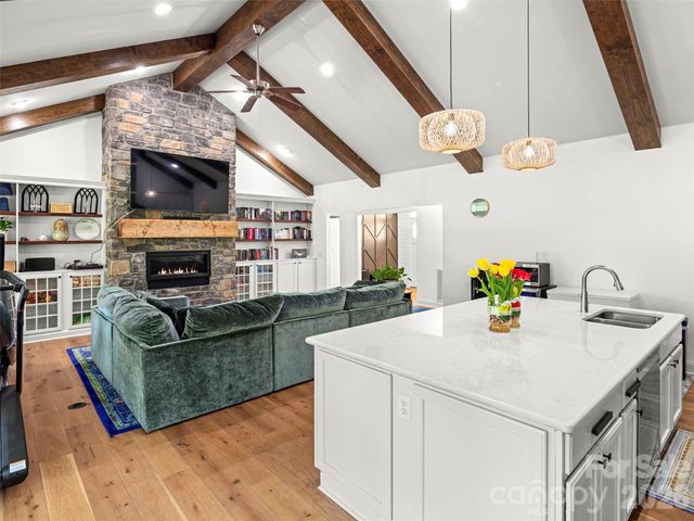 127 Rockbridge Road, Mills River, NC 28759