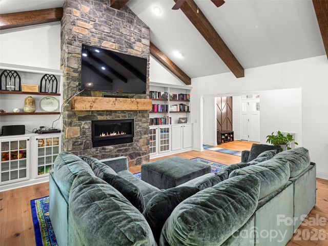 127 Rockbridge Road, Mills River, NC 28759