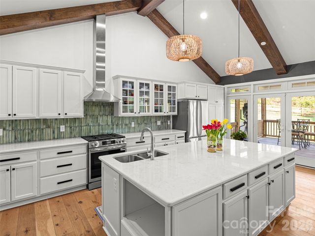 127 Rockbridge Road, Mills River, NC 28759