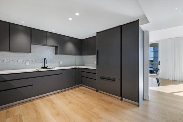 9111 E Bay Harbor Dr PH-D, Bay Harbor Islands, FL 33154