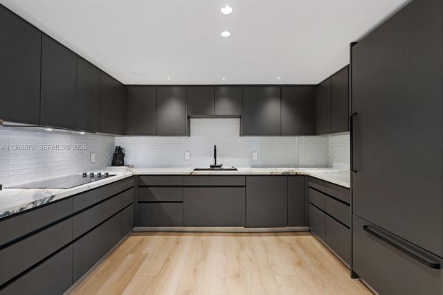 9111 E Bay Harbor Dr PH-D, Bay Harbor Islands, FL 33154