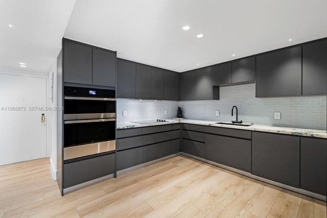 9111 E Bay Harbor Dr PH-D, Bay Harbor Islands, FL 33154