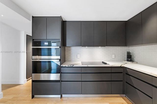 9111 E Bay Harbor Dr PH-D, Bay Harbor Islands, FL 33154