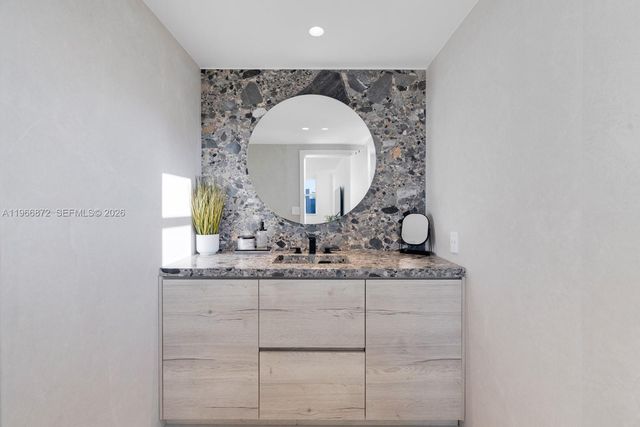 9111 E Bay Harbor Dr PH-D, Bay Harbor Islands, FL 33154