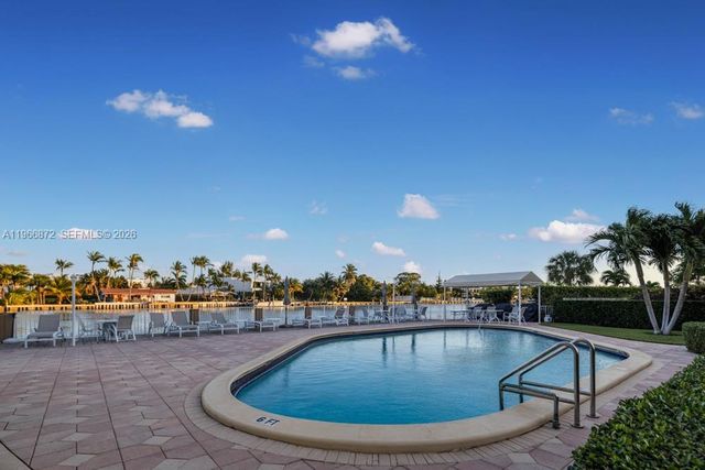 9111 E Bay Harbor Dr PH-D, Bay Harbor Islands, FL 33154